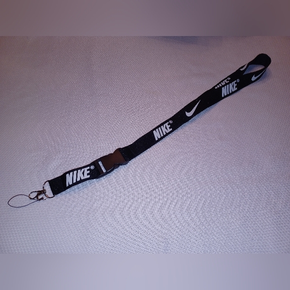 Black Nike Breakaway Lanyard One Size Quick Release Key Chain ID Holder - Picture 6 of 6